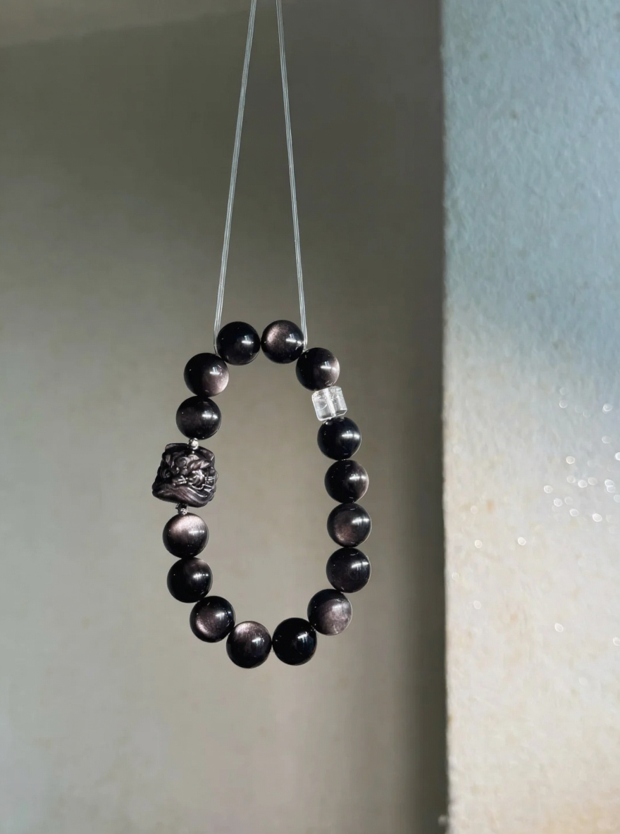 Hanging Silver Obsidian Bracelet, Lion Totem Echoes, Water-Metal Energy Hides Eastern Protection Philosophy