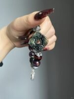 Jiangzi bracelet on wrist, Hetian jade & jadeite matching, earth-fire-metal synergy showing antique charm