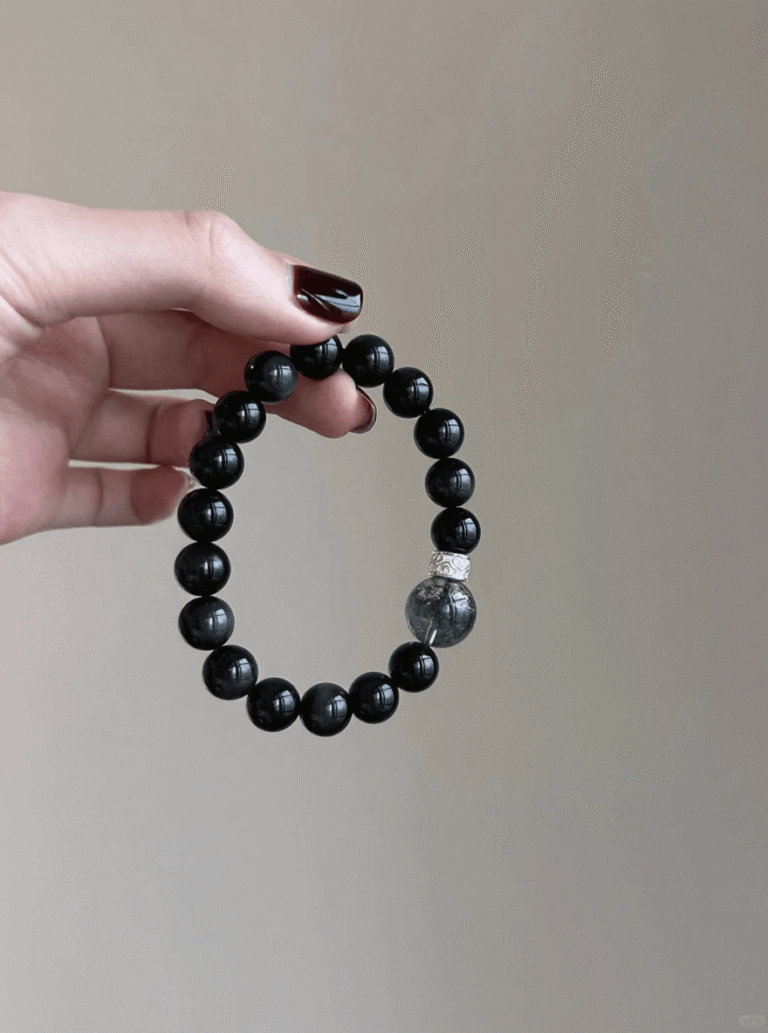 Display of 10mm Obsidian & Green Phantom Bracelet, Silver & Black-Green Contrast, Water-Wood-Metal Energy Shows Balance Philosophy