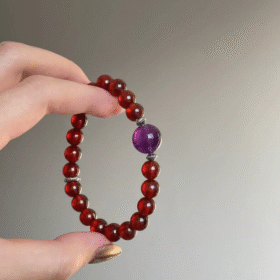 8mm Garnet & Amethyst Bracelet Held, Red-Purple Contrast, Fire-Water-Metal Energy Boosts Spiritual Edge