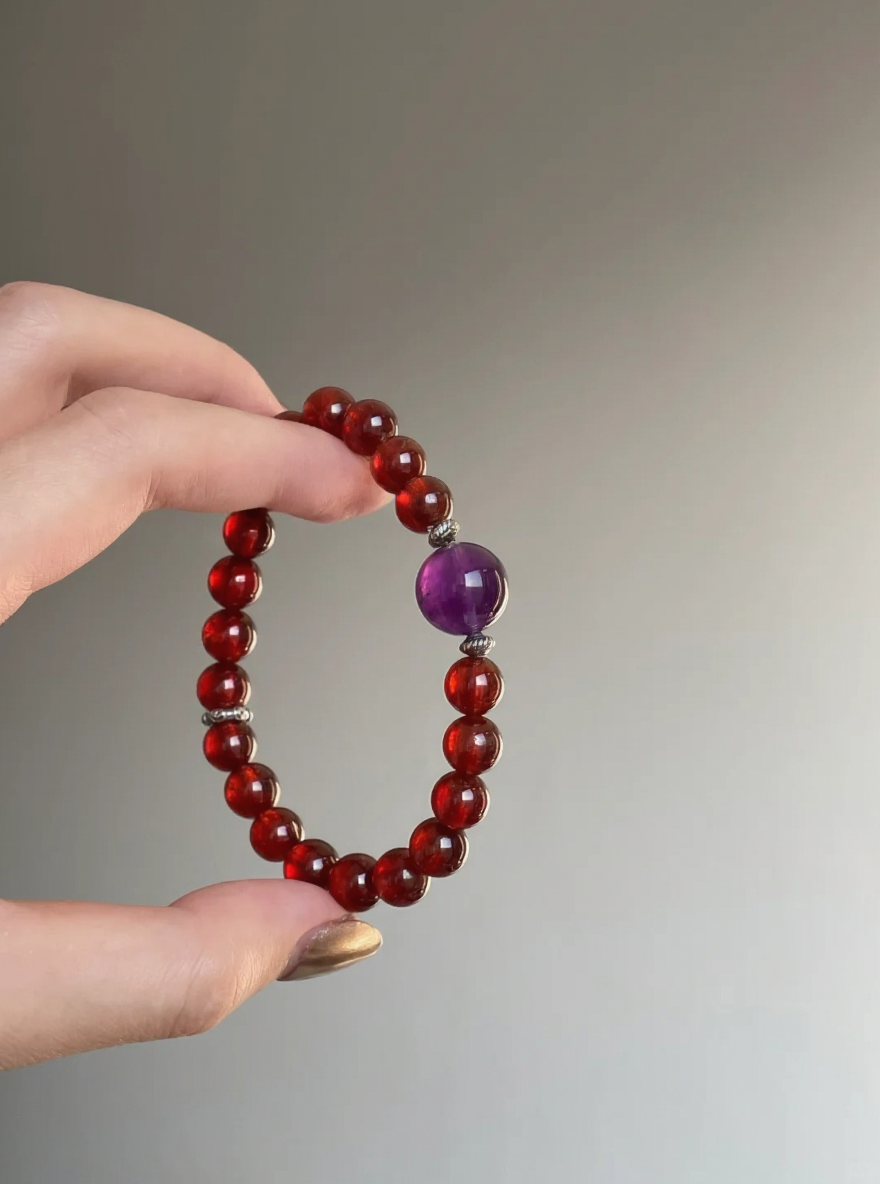 8mm Garnet & Amethyst Bracelet Held, Red-Purple Contrast, Fire-Water-Metal Energy Boosts Spiritual Edge