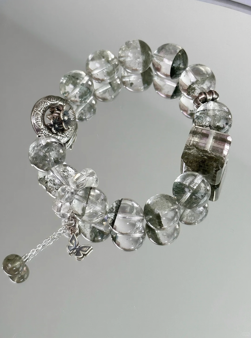 Display of Green Phantom Quartz & Neo-Chinese Silver Bracelet, Silver Totems Show Wood-Gold Neo-Chinese Philosophy