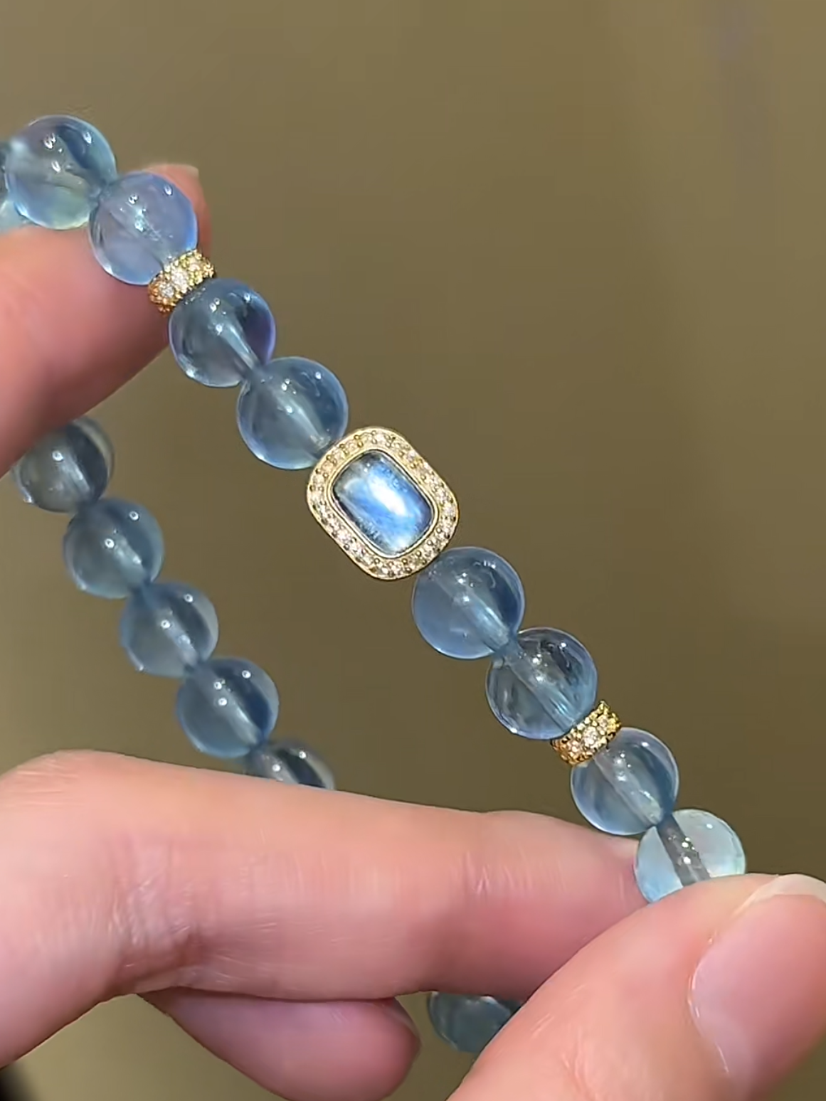 Close-Up of Devil’s Blue Aquamarine & S925 Silver-Gold Bracelet, Icy Blue Clarity, Water-Gold Energy Unleashes Communication Power