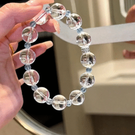 Close-Up of Clear Quartz & Aquamarine Bracelet, Quartz’s Pure Translucency, Aquamarine’s Ice-Blue Accents, Water-Gold Energy Shows Mental Clarity