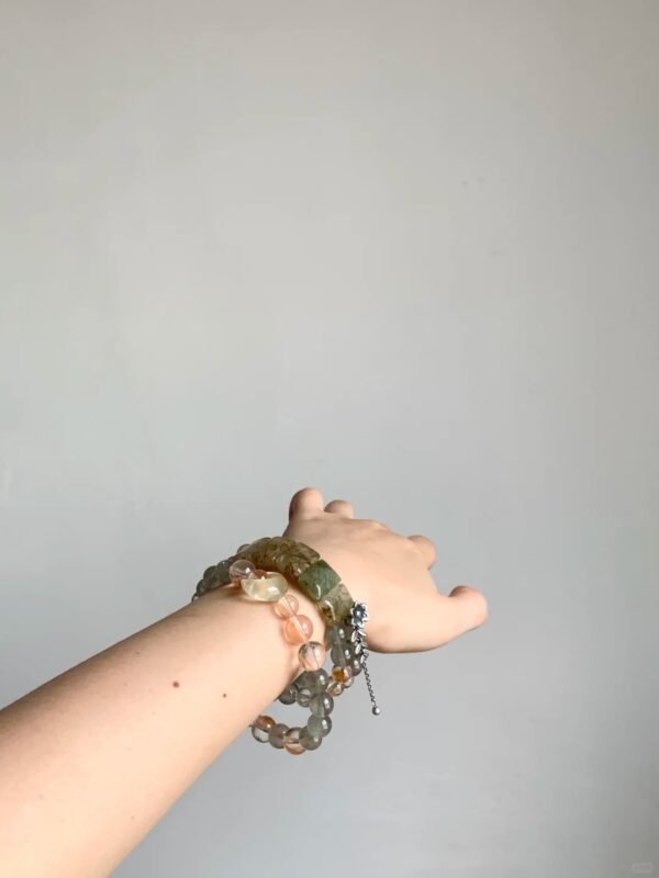 Worn “Autumn Ends in Jiangnan” Bracelet on Wrist, Wood-Fire Synergy Shows Gentleness, Aura Spreads Like Bamboo