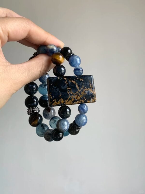 Kyanite Texture Close-Up, Wood Element Drives Growth, Spirituality Spreads Like Vine