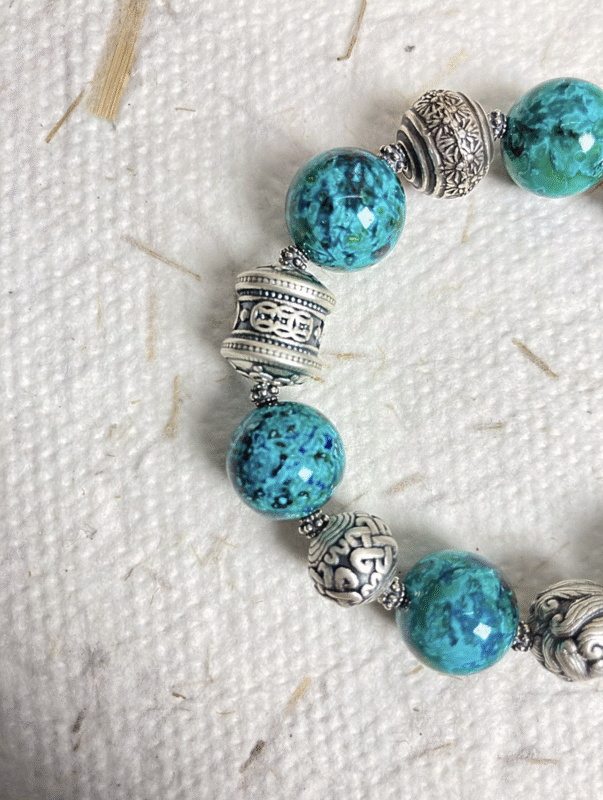 Hand-held Phoenix Pine Bracelet, Silver Detail Display, Wood-Metal Resonance Manifestation