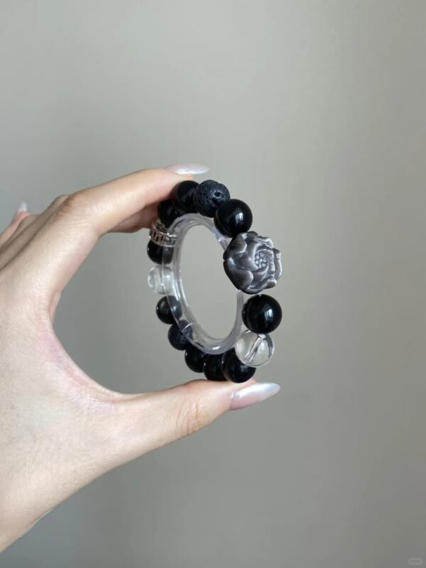 Displaying Silver Obsidian Details, Silver Sheen Reveals Water-Metal Logic