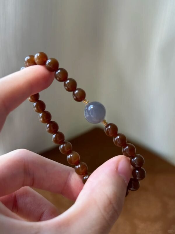 Pinching Bracelet to Show Earth-Water-Metal Cycle, Protection Power Endures