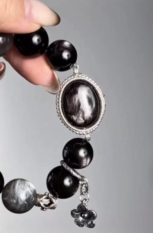 Multi-View of Silver Pendant, Metal Veins Manifest Wushan Flower Vision