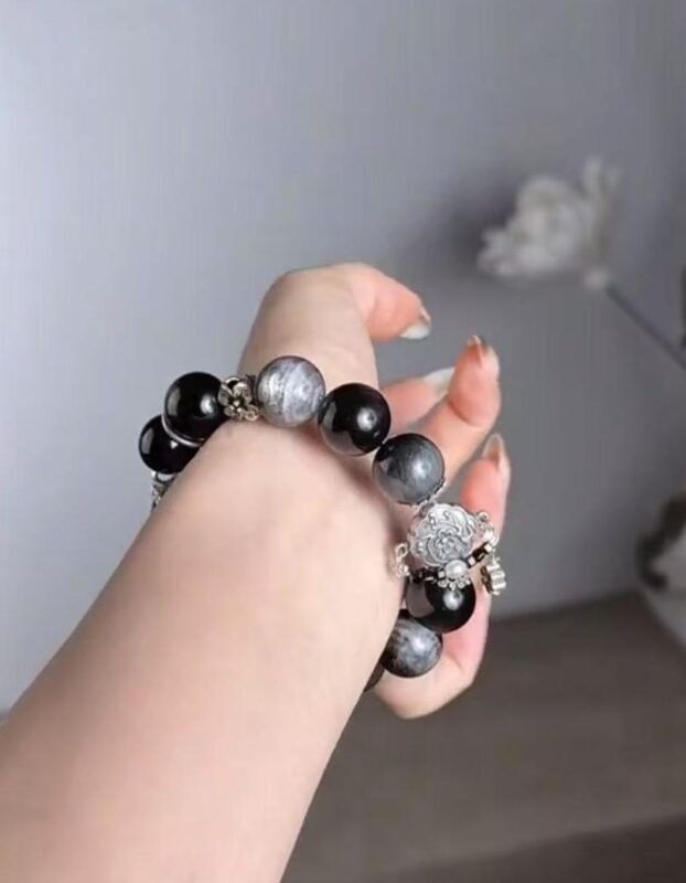 Close-Up of Silver Carving, Metal Veins Carve Wushan Protection Spells