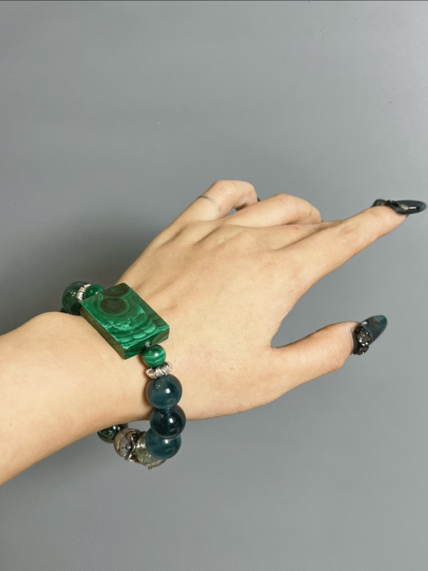Hand-Wearing Malachite Bracelet, Wood-Water-Metal Sync Boosts Nature Awakening