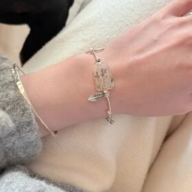 Wearing Tree-Shaped Crystal Bracelet, Water-Metal Sync Boosts Rebirth Awakening