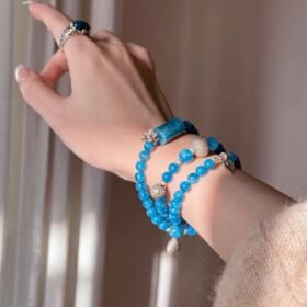 Hand-Wearing Blue Apatite Bracelet, Water-Metal Sync Boosts Expression Awakening