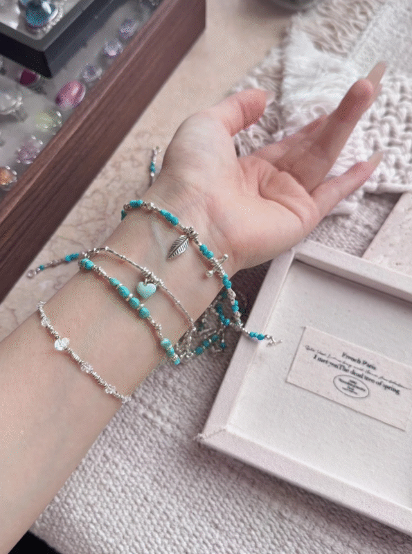 Hand-Wearing Turquoise Bracelet, Wood-Metal Sync Boosts Rebirth Awakening