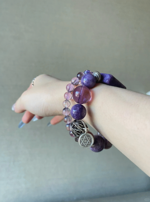 Hand-Adjusting Charoite Bracelet, Wood-Fire Sync Boosts Creativity Surge
