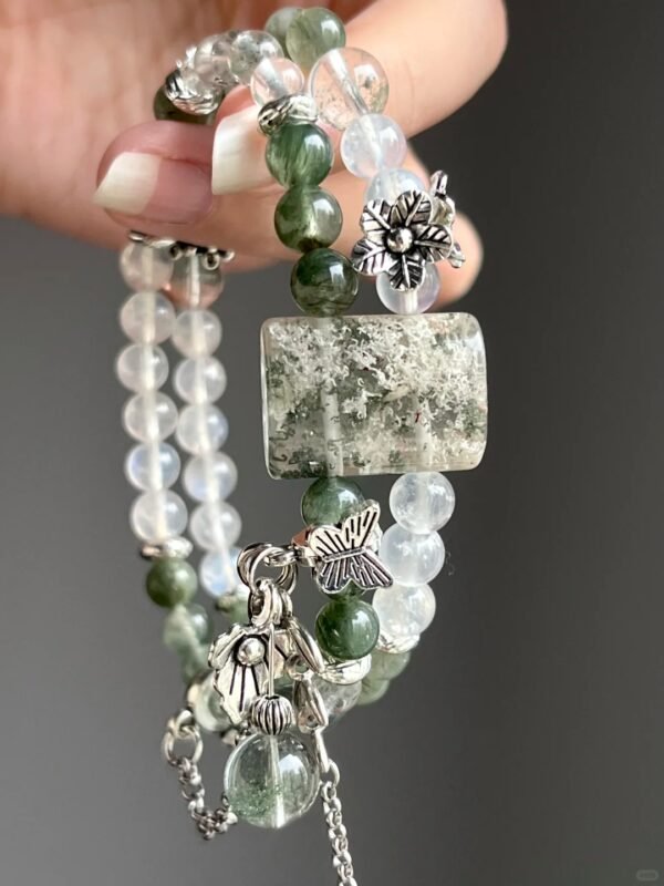 Hand-Showing Green Phantom Square, Growth Codes In Wood Veins