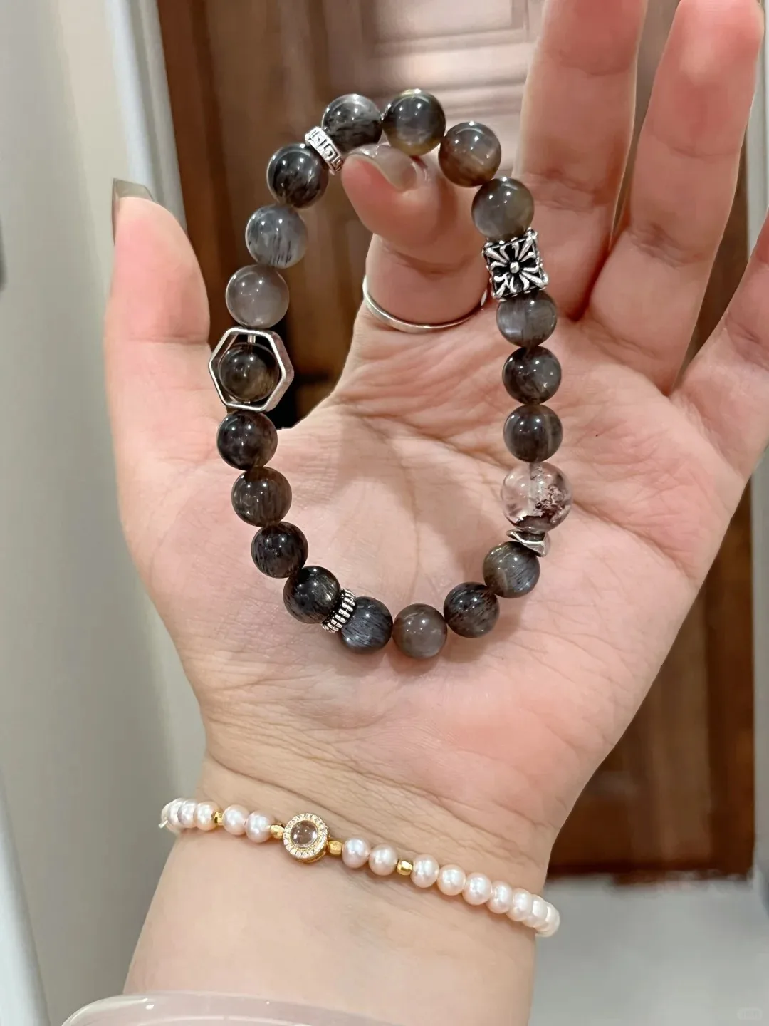 Hand-Holding 8mm Black Gold Skeletal Quartz & 9mm Phantom Bracelet, Earth-Metal Sync Rewrites Fate’s Path