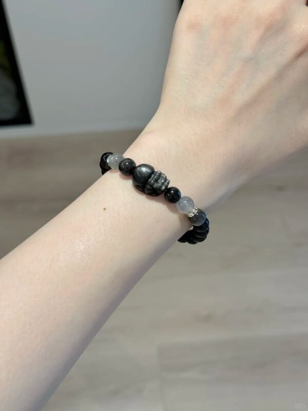 Wearing Obsidian Bracelet On Wrist, Silver Obsidian’s Dual-Attribute Sync