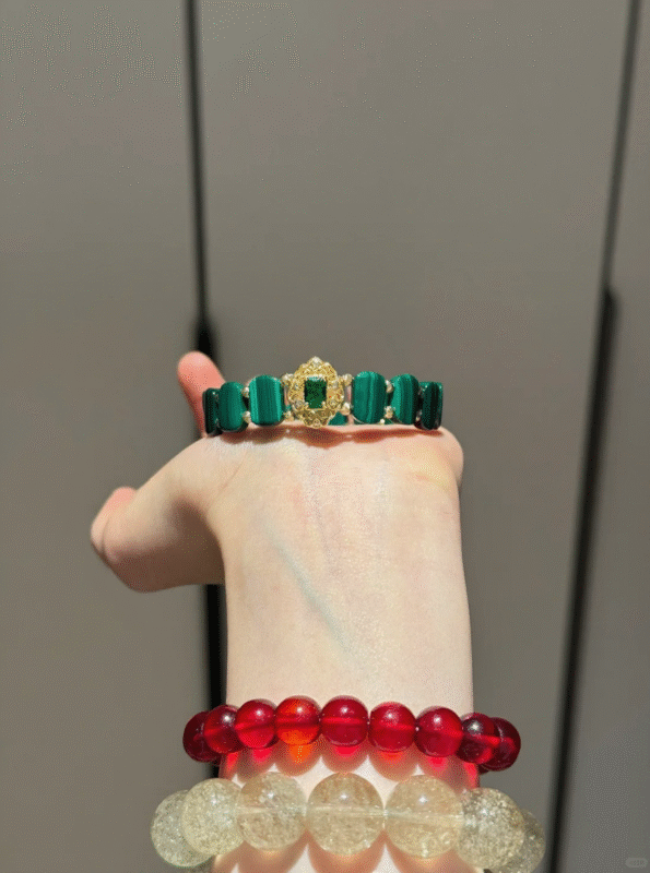 Multi-View Display Of Malachite Bracelet, Earth-Metal Wealth Finale