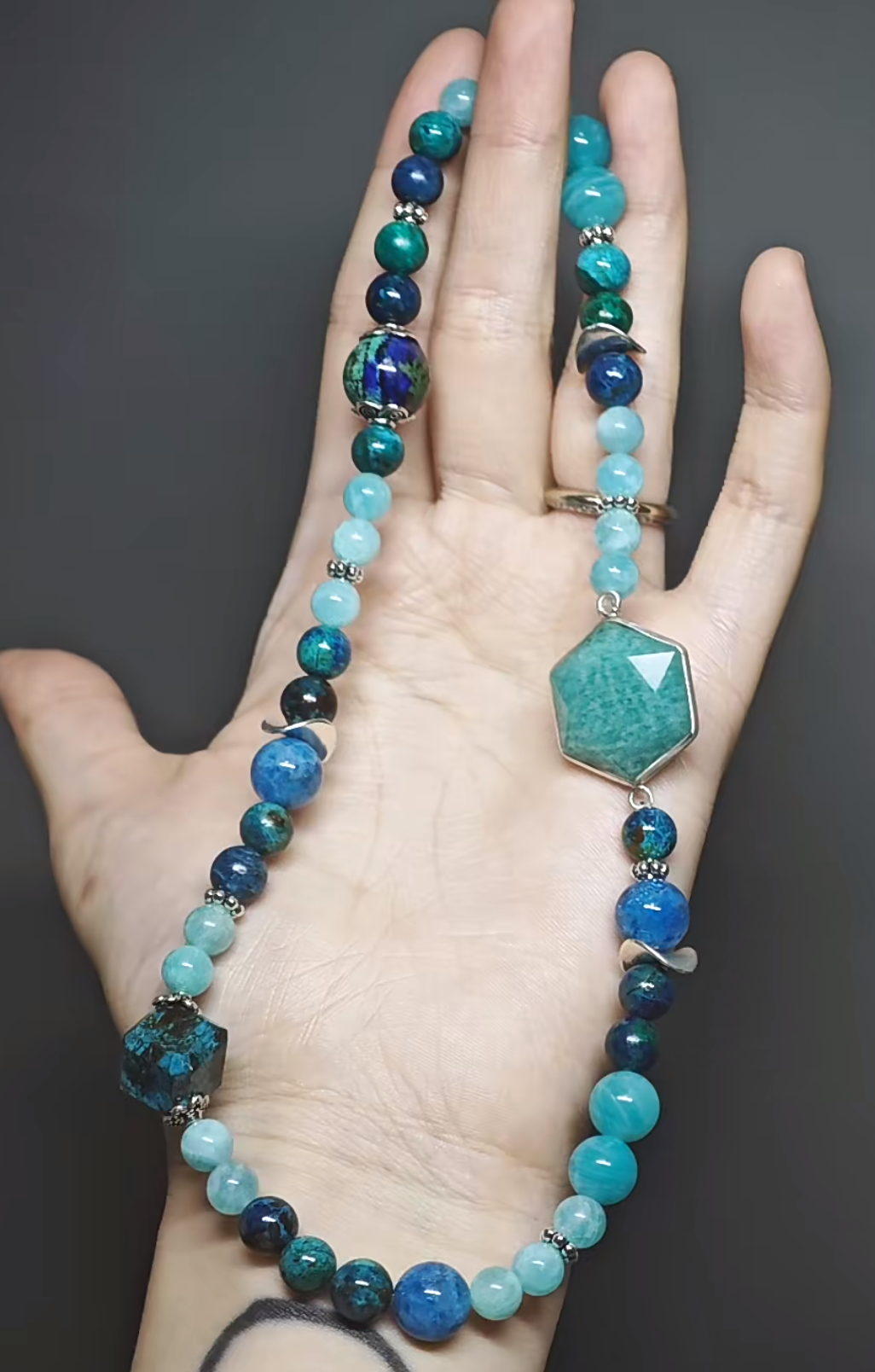 Wearing the double-strand bracelet, experiencing layered transformation and energy resonance of water, wood, and metal