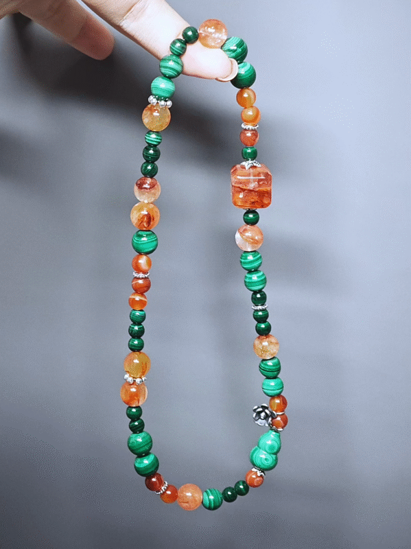 Split display of the double-strand bracelet, independent and synergistic energy of Red Fire Quartz and Malachite