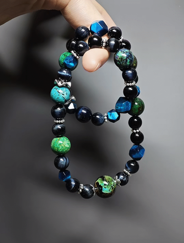 Split display of the double-strand bracelet, independent and synergistic energy of Blue Tiger’s Eye and Azurite