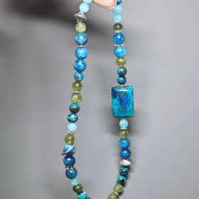 Split display of the double-strand bracelet, independent and synergistic energy of Chrysocolla, Green Grandidierite, Amazonite, Blue Apatite