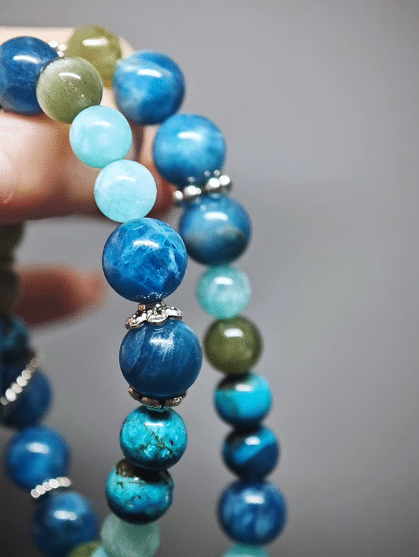Wearing a double-strand bracelet with a Chrysocolla square pendant, 11pcs 7mm Chrysocolla Pine beads, 10pcs 7mm Green Grandidierite beads, 9pcs 7mm Amazonite beads, 13pcs 9mm Blue Apatite beads, showcasing wood-earth-water energy fusion