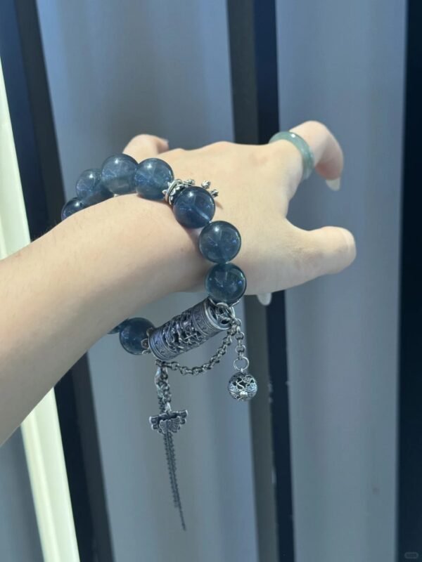 Wearing Blue Fluorite bracelet in car, water-metal energy’s mobile protection
