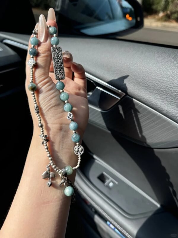 Wearing Blue-Green Quartz bracelet in car, water-metal energy’s mobile protection