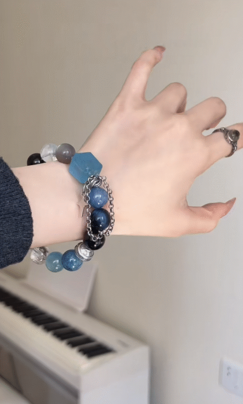 Hand-Wearing Aquamarine Bracelet, Water-Wood-Metal-Earth Sync Boosts Fate Mastery