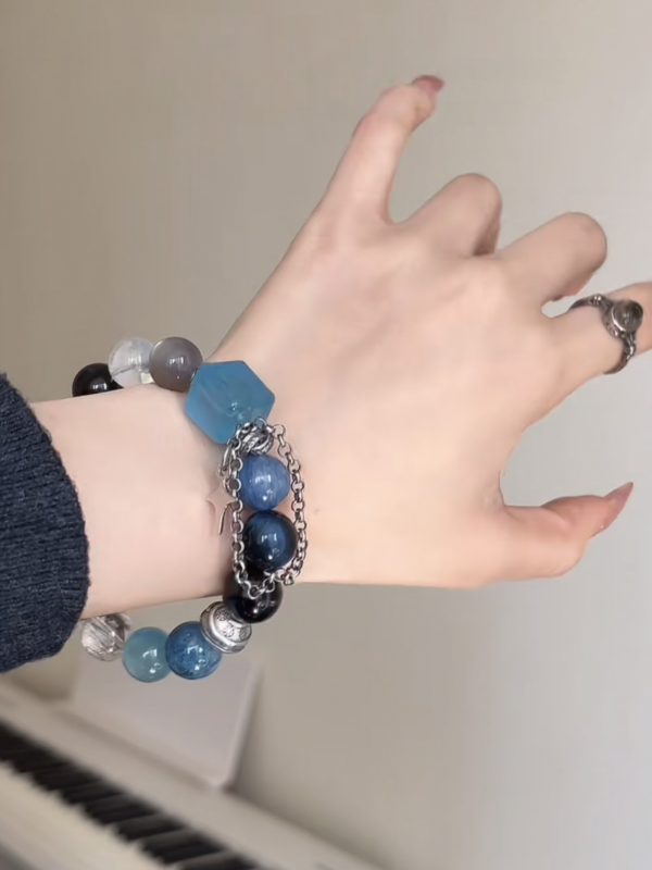 Hand-Wearing Aquamarine Bracelet, Water-Wood-Metal-Earth Sync Boosts Fate Mastery