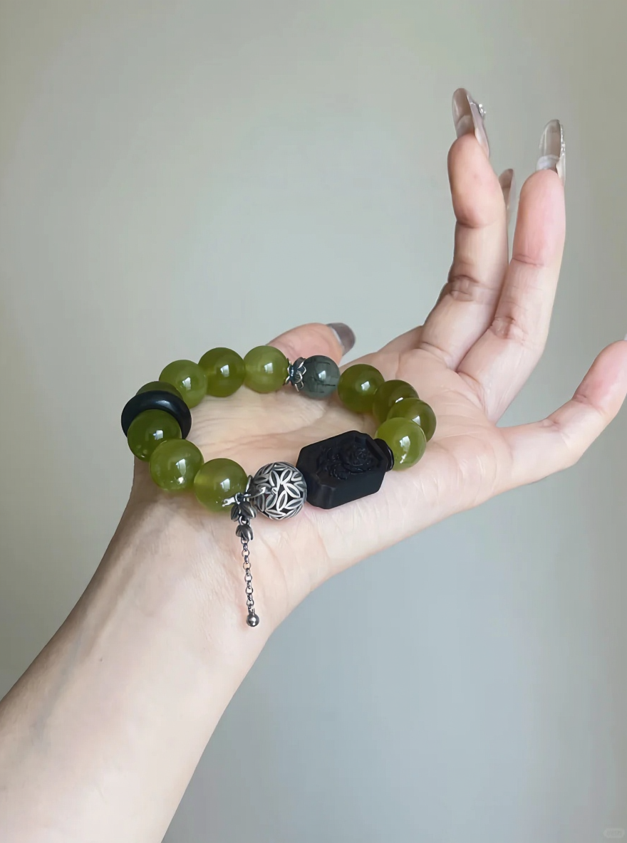 Hand-Wearing Xiu Jade & Green Rutile Bracelet, Earth-Wood-Water-Metal Energy Weaves Stability Field