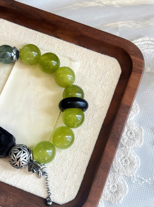 Hand Adjusting Xiu Jade Bracelet, Earth-Wood-Water-Metal Rewrites Fate Path