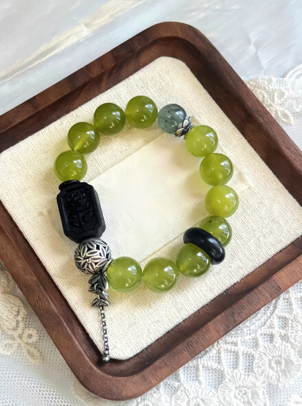 Close-Up of Xiu Jade Bracelet, Earth Veins Hold Stability Anchor