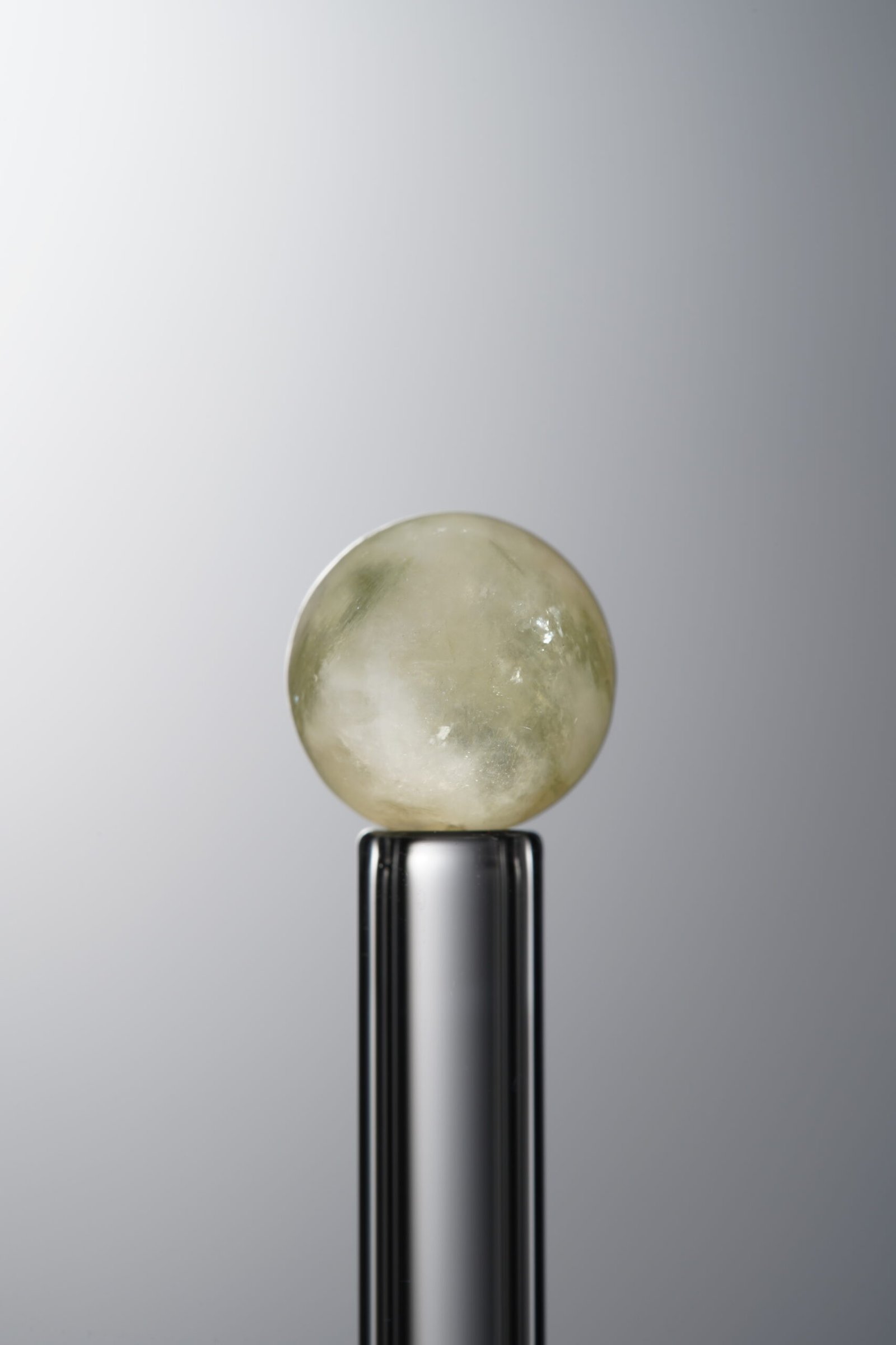 A10-21 (1) Mica Crystal-Green-8mm - Image 1