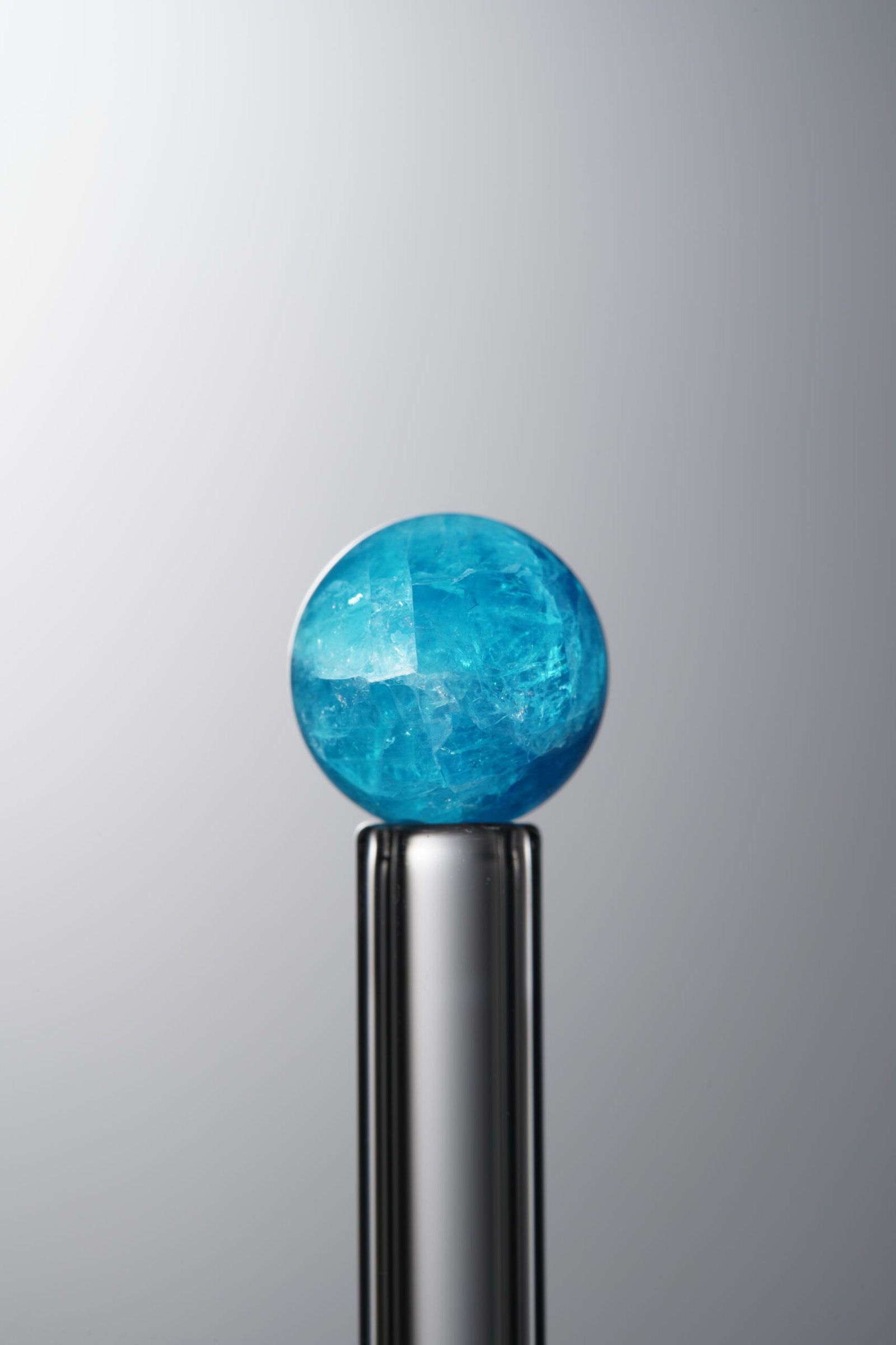 A4-41 (2) Apatite-Blue-8mm - Image 1