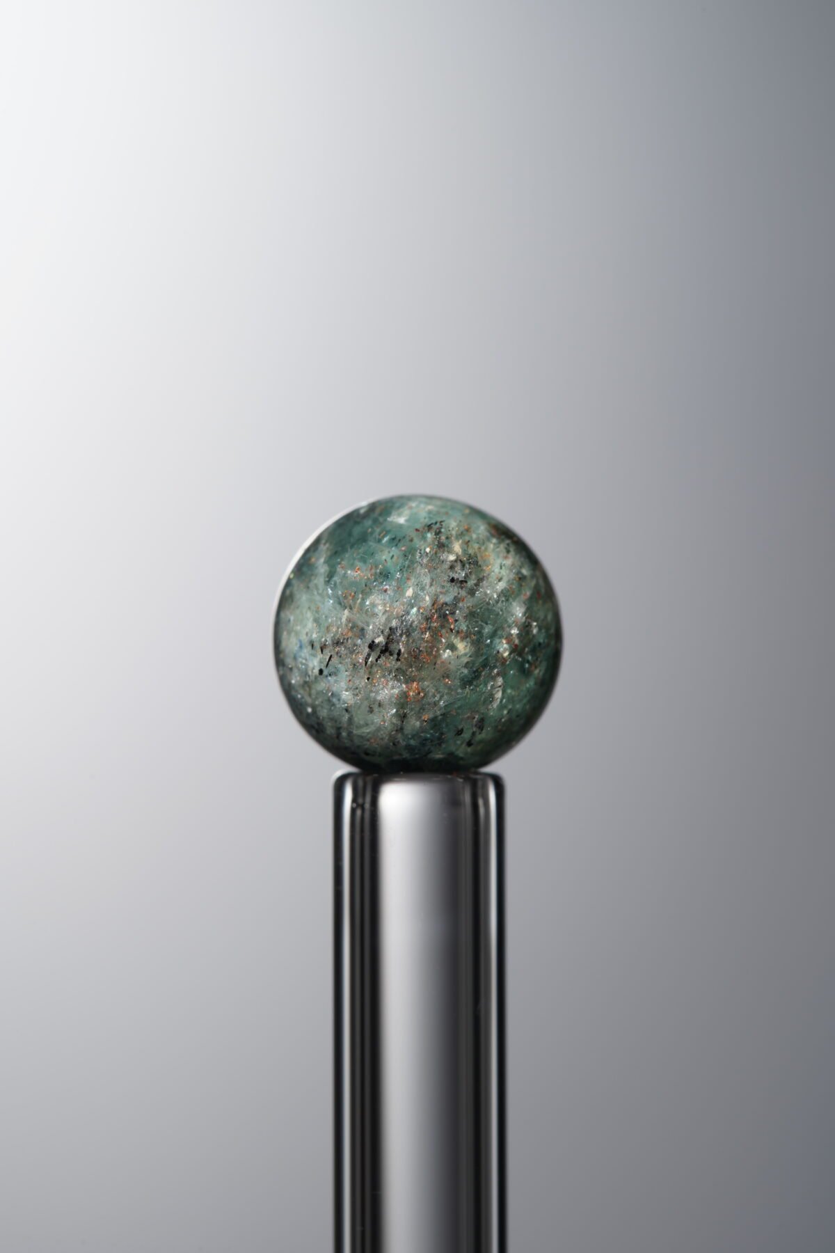 A5-42 (3) Kyanite-Green-8mm - Image 1