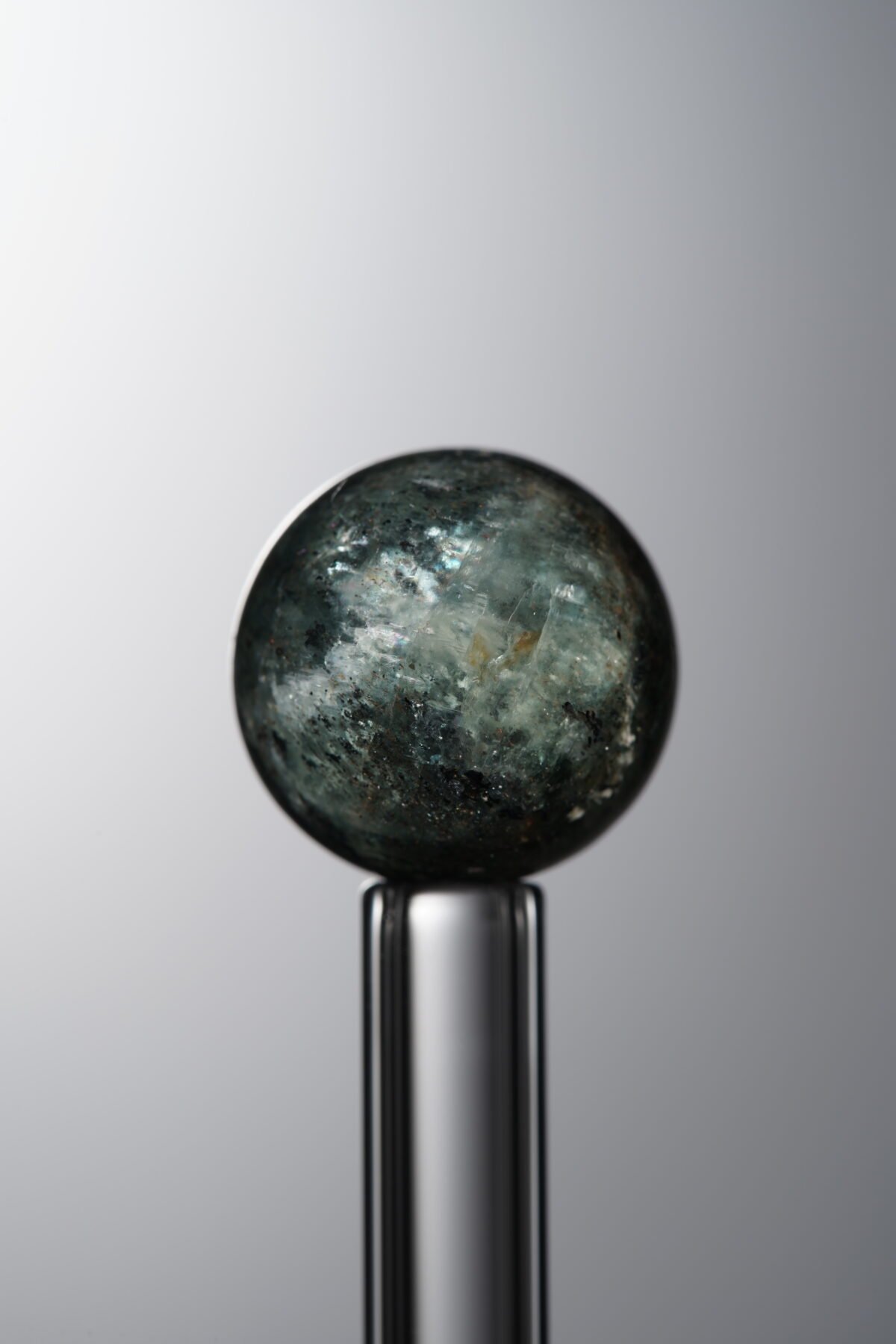 Kyanite-Green-12mm - Image 4
