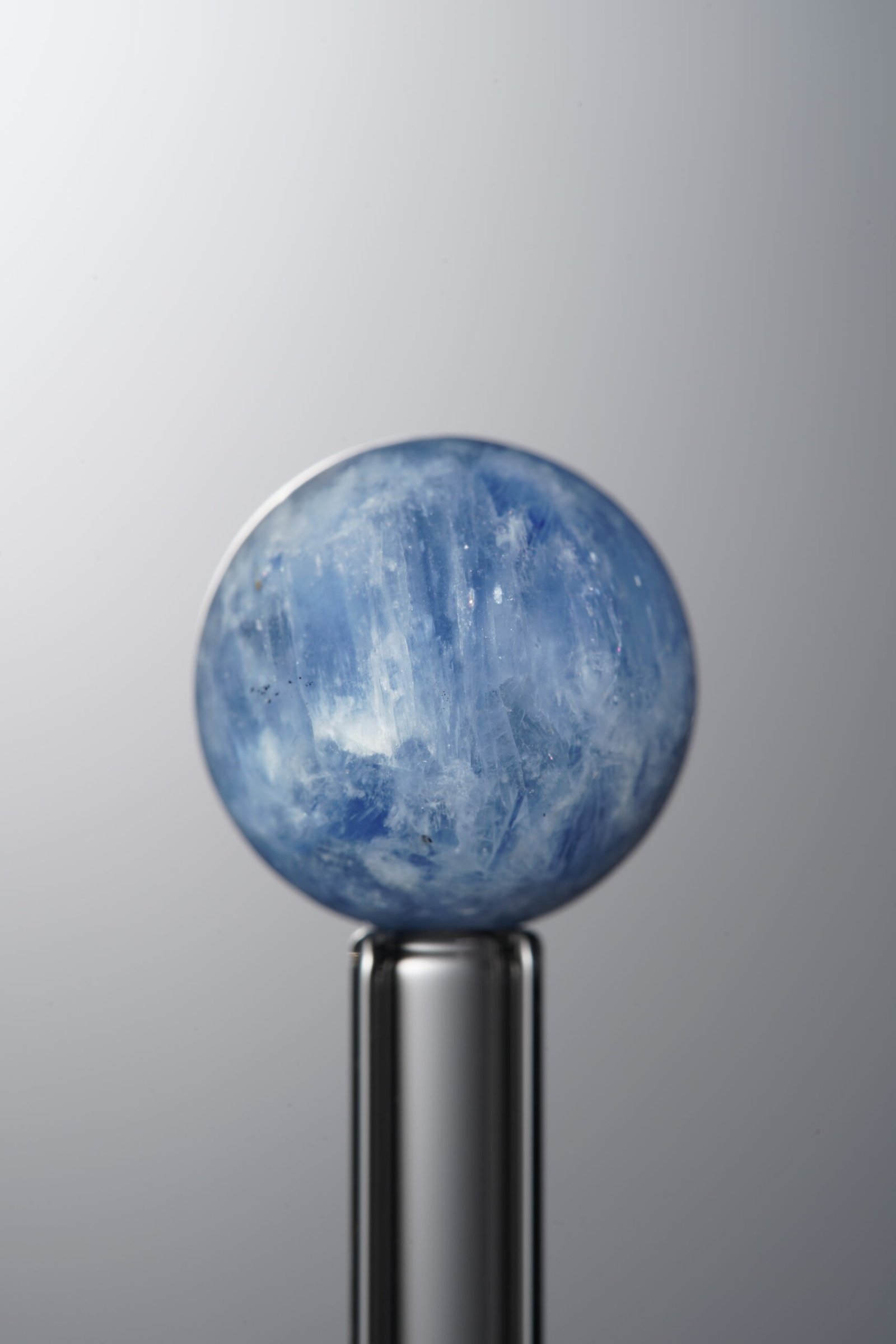 A6-131 (1) Kyanite-Blue-13mm - Image 1