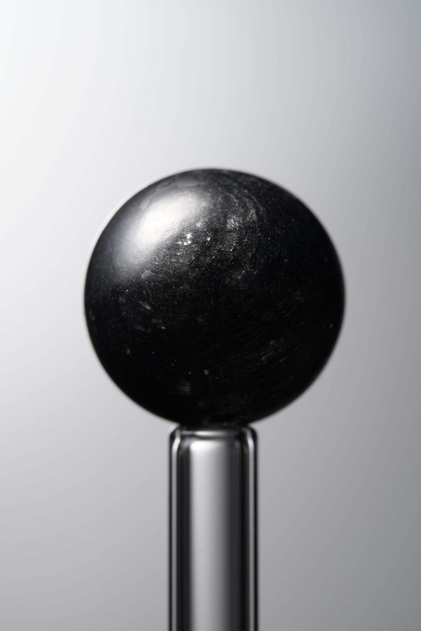 B2-411 (1) Golden Fortune Stone-Black&Gold-14mm - Image 1