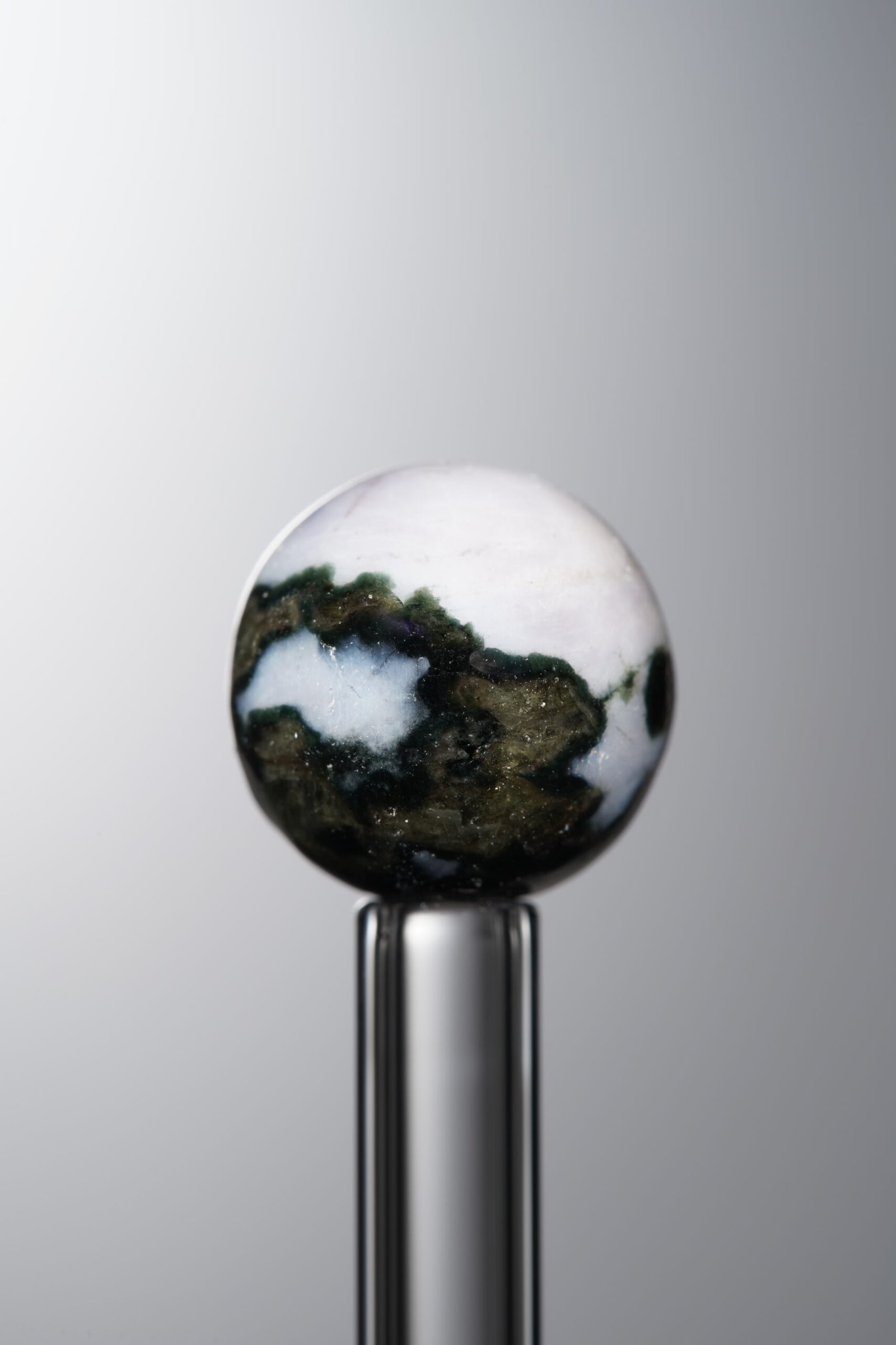 B5-61 (1) Labradorite-Black&Gray-12mm - Image 1