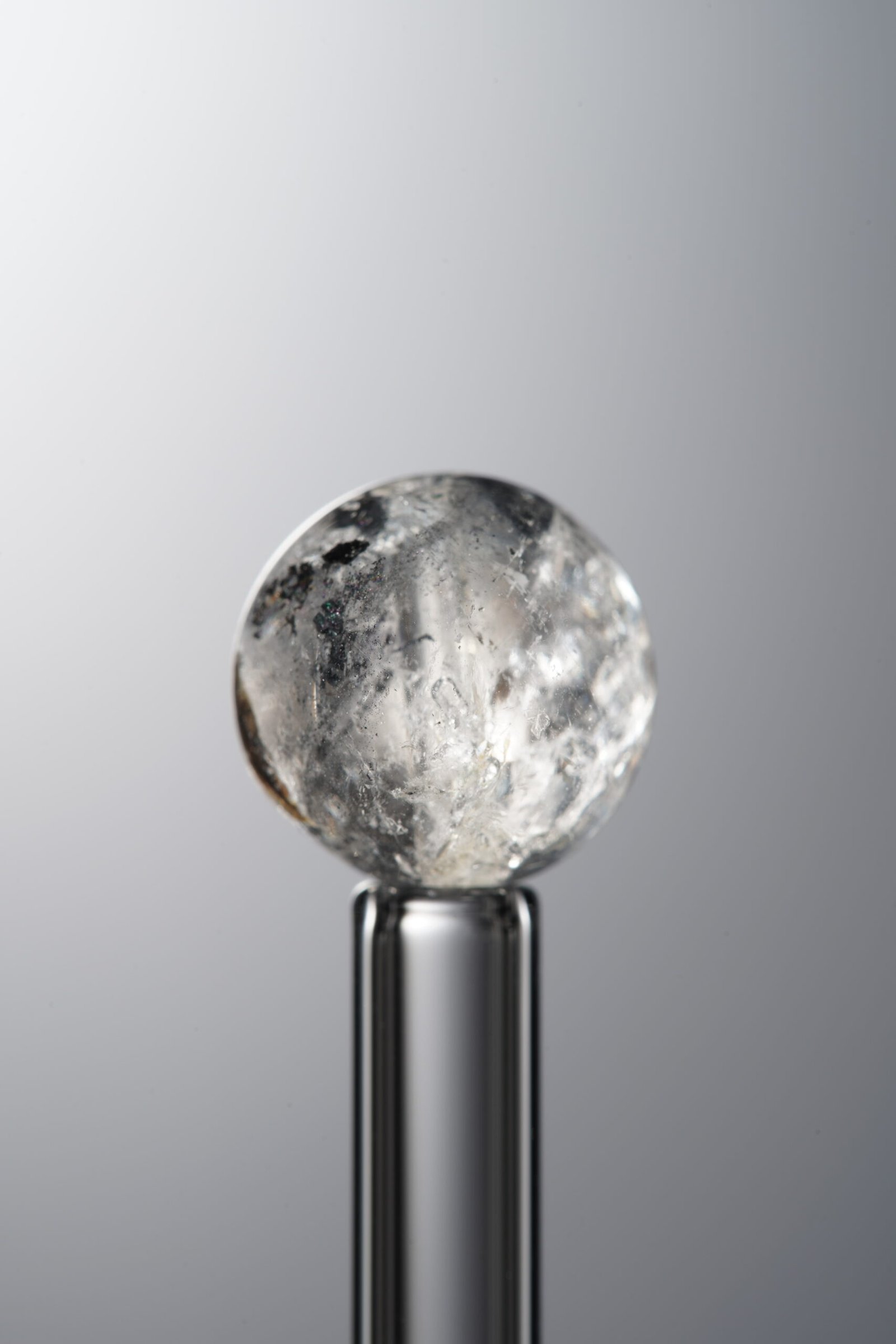 C8-611 (1) Crystal-White&Black-11mm - Image 1