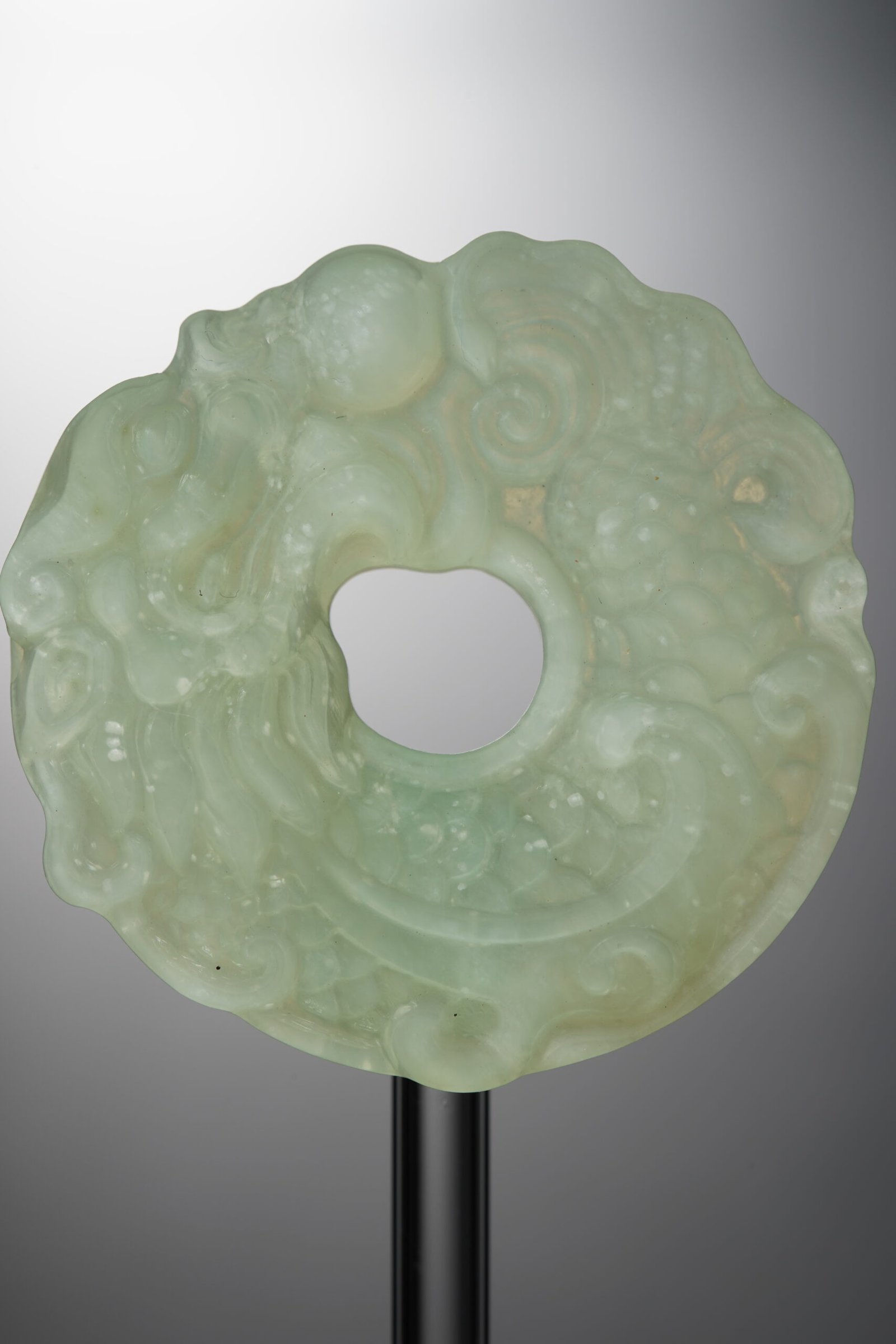 D10-121 (1) Serpentine Jade-Green-Dragon-shaped Buckle-44mm - Image 1