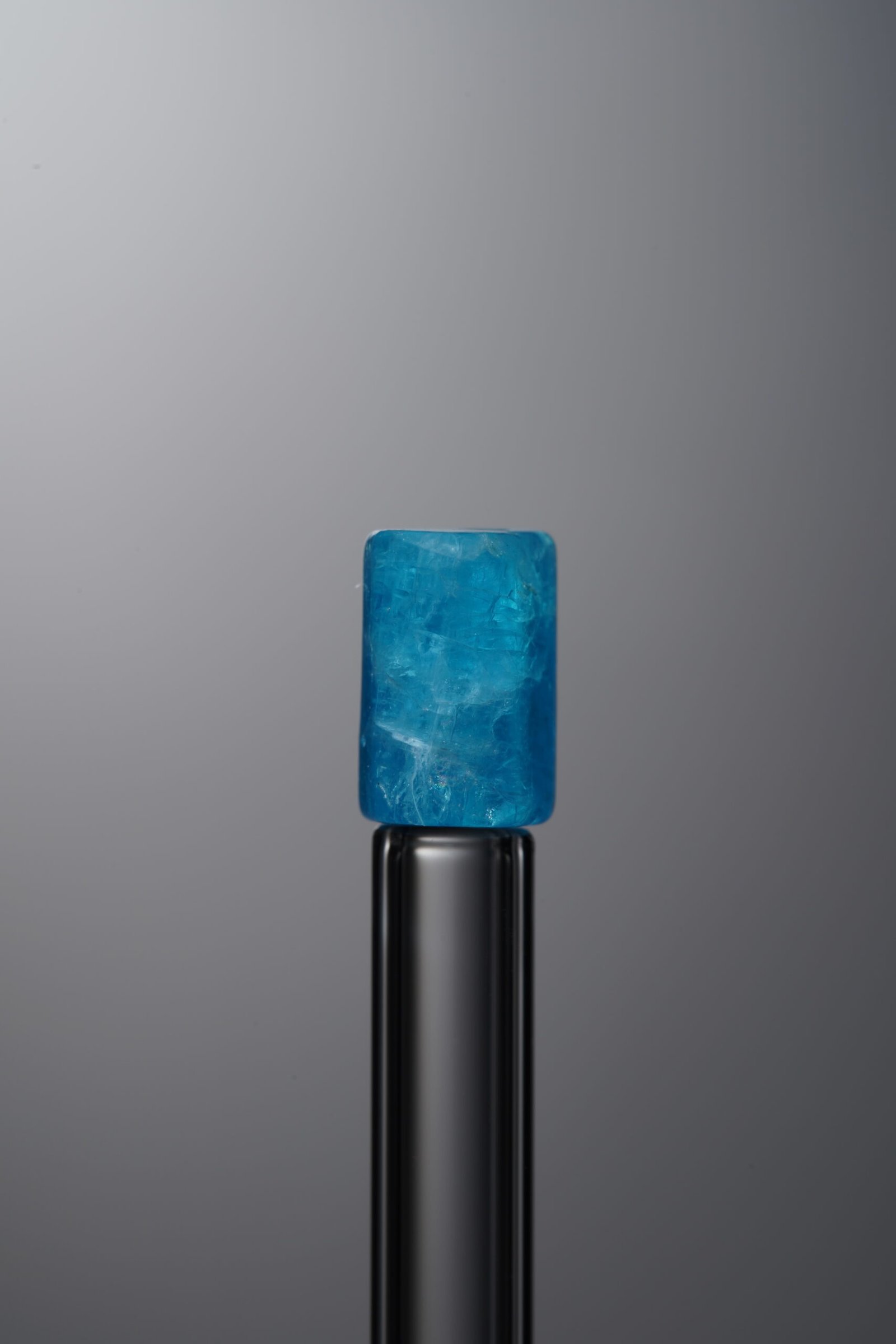 D10-32 (1) Apatite-Blue-Long Barrel Bead-9mm - Image 1