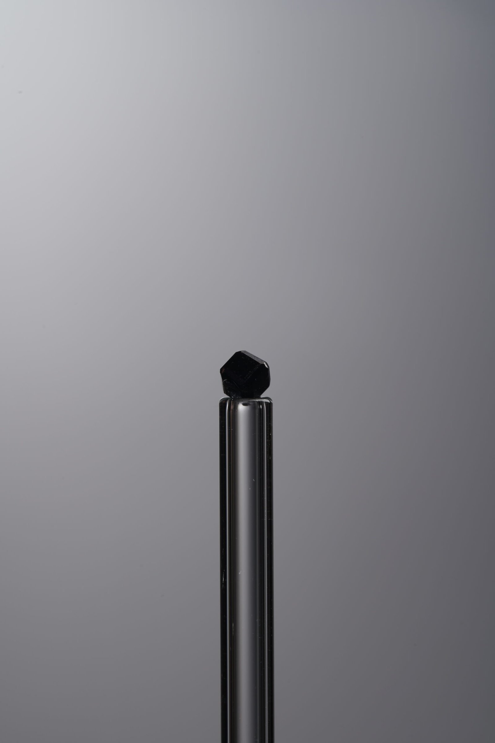 D10-53 (1) Spinel-Black-Cube-2mm - Image 1