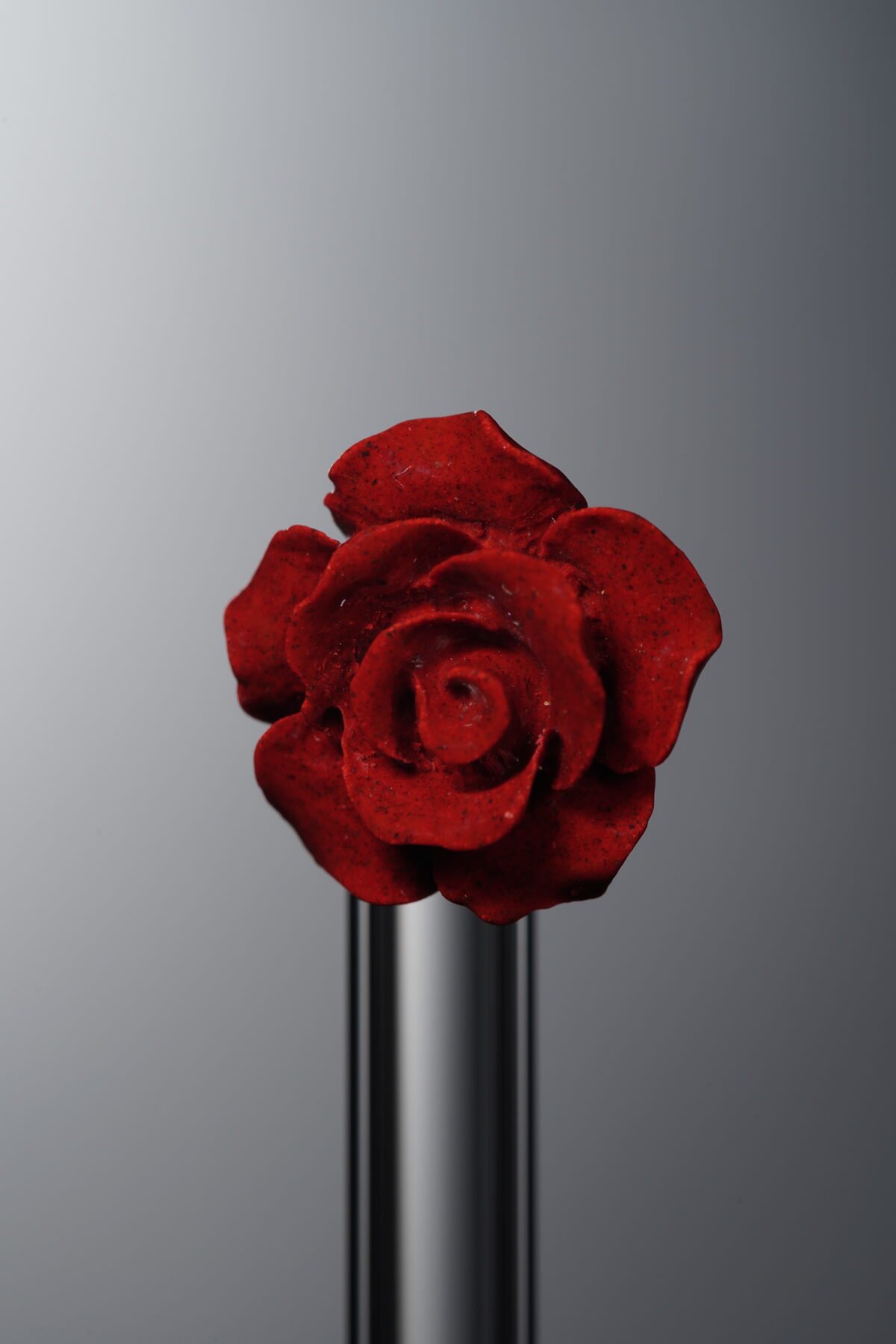 Cinnabar-Red-Rose-13mm - Image 1