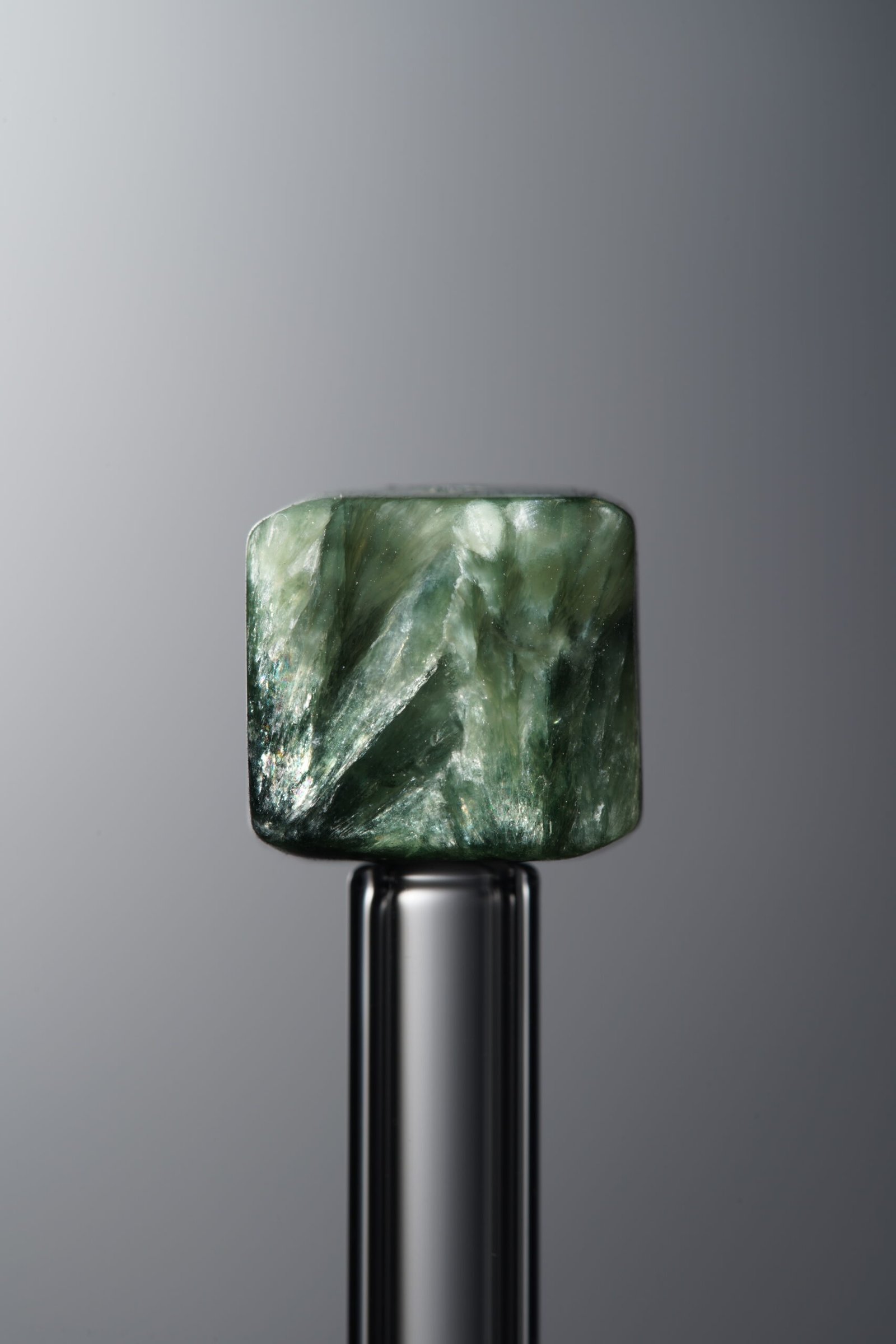 D2-511 (4) Seraphinite-Green-Cube-9mm - Image 1