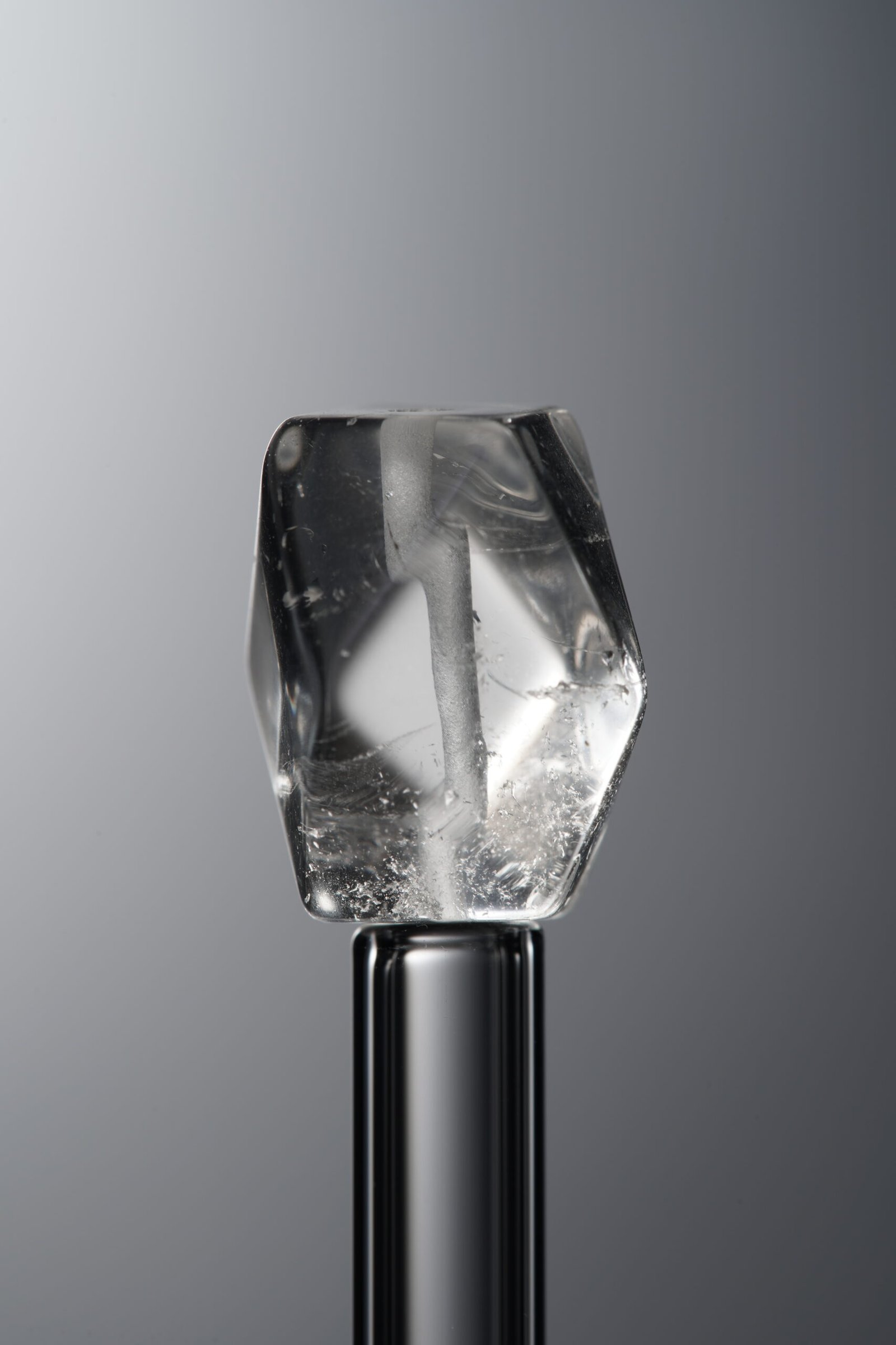 D6-64 (4) Crystal-White-Long Freeform-13mm - Image 1